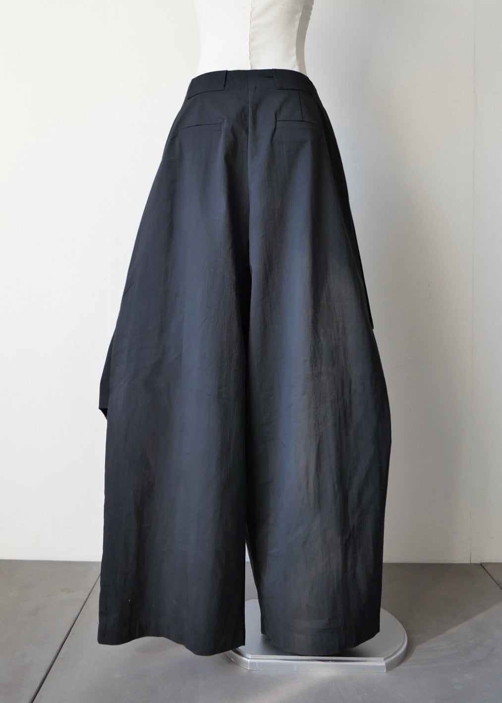 ドレープボリュームパンツ