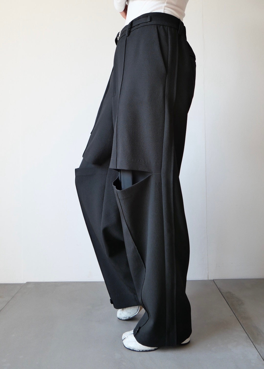 カットアウト2WAYパンツ_BLACK