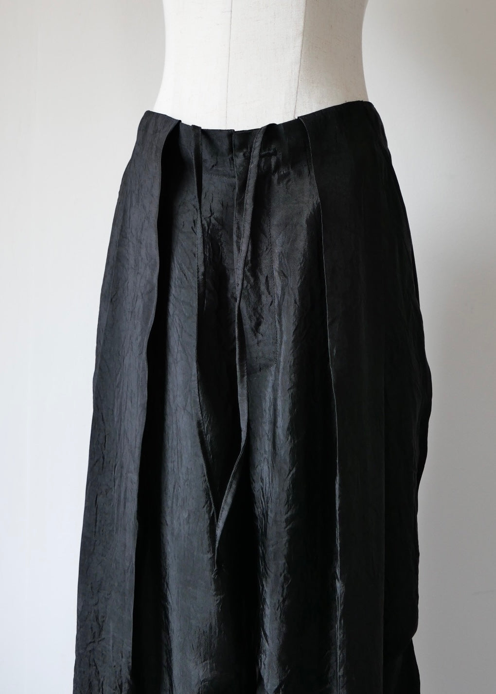 ドレープサテンワイドパンツ