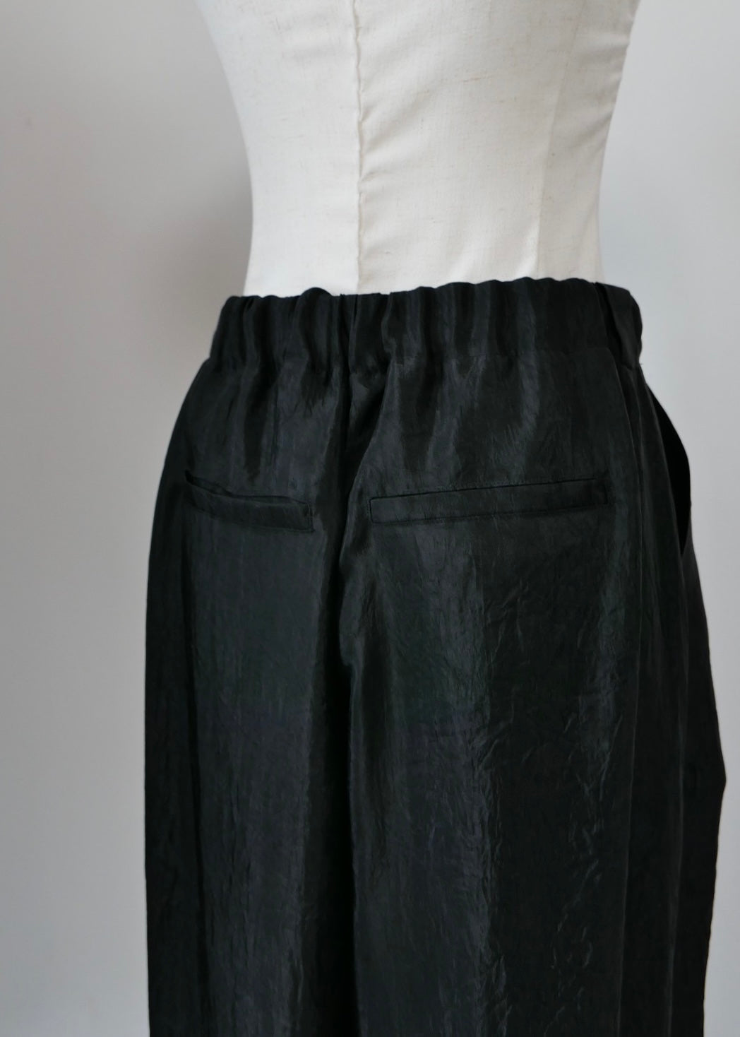 ドレープサテンワイドパンツ