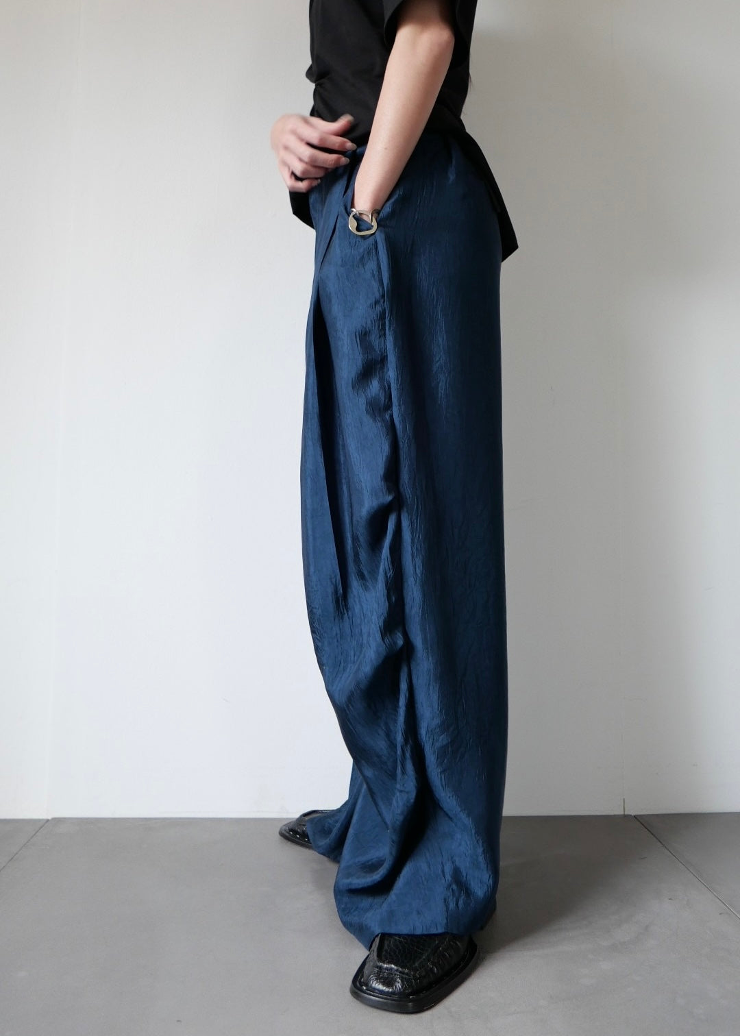 ドレープサテンワイドパンツ