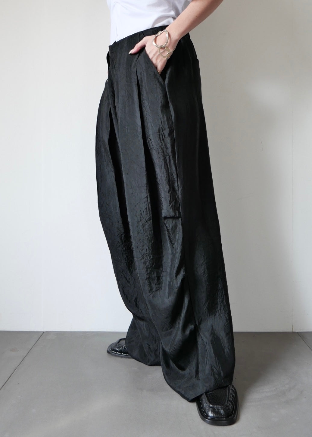 ドレープサテンワイドパンツ