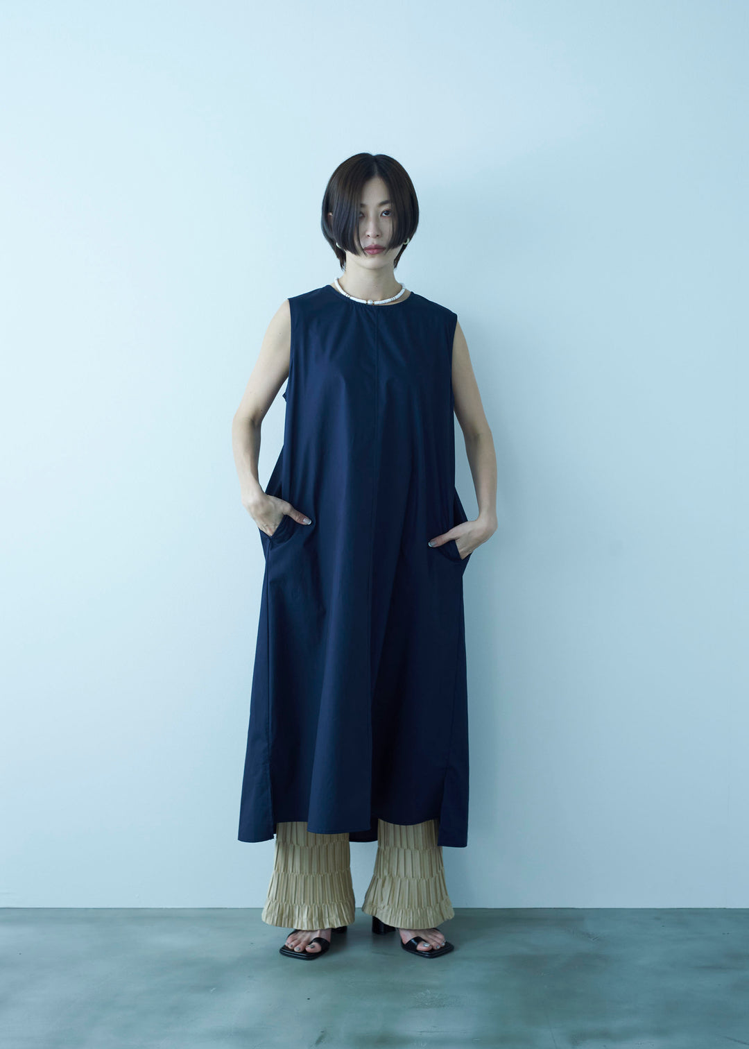 バックカットアウトワンピース